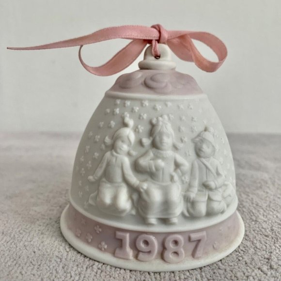 Vintage Llardo 1987 Christmas Bell Ornament - Picture 1 of 5